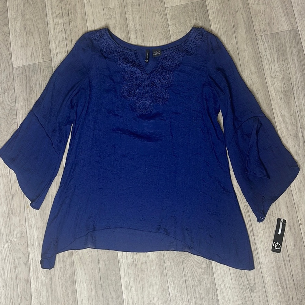 New directions flutter sleeve crochet nwt small navy blue